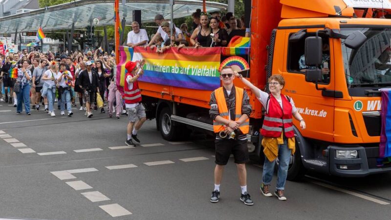 Christopher Street Day: Krefeld feiert eine bunte, friedliche Party