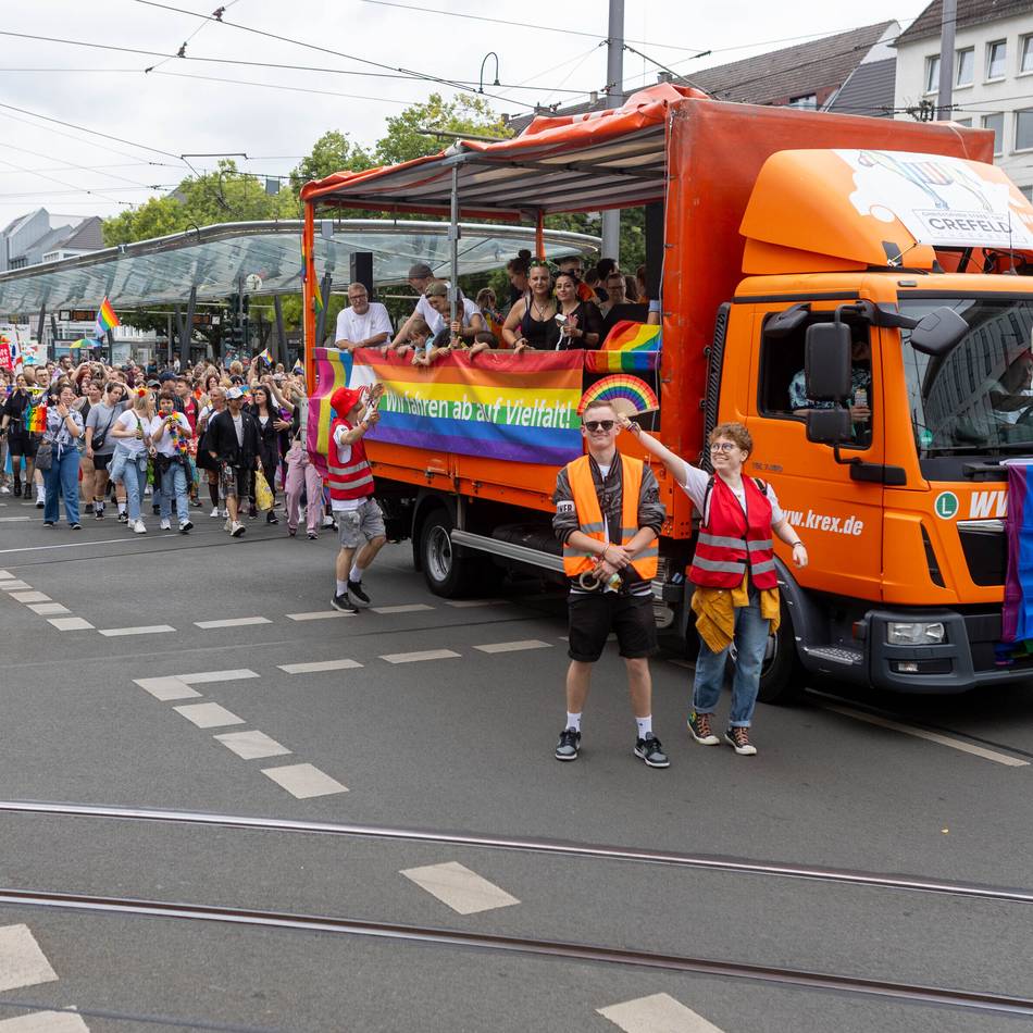 Christopher Street Day: Krefeld feiert eine bunte, friedliche Party