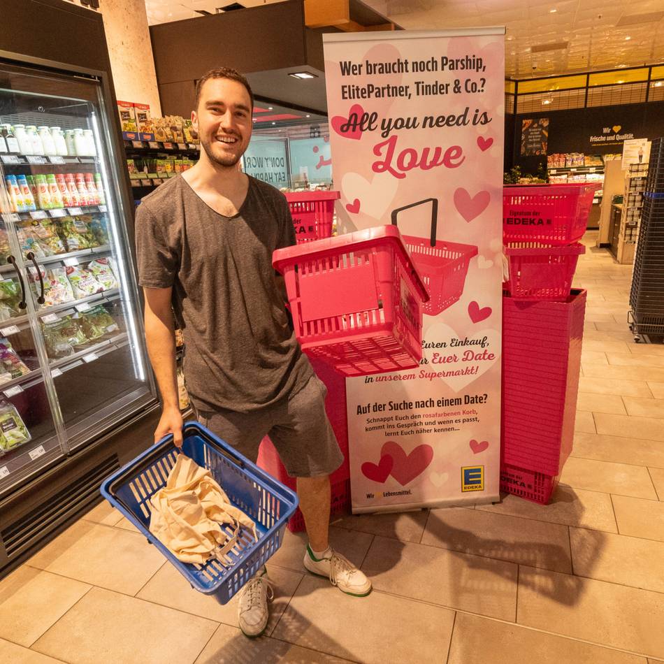 Körbe für Singles in Neusser Edeka: „Vielleicht findet der ein oder andere hier die große Liebe“