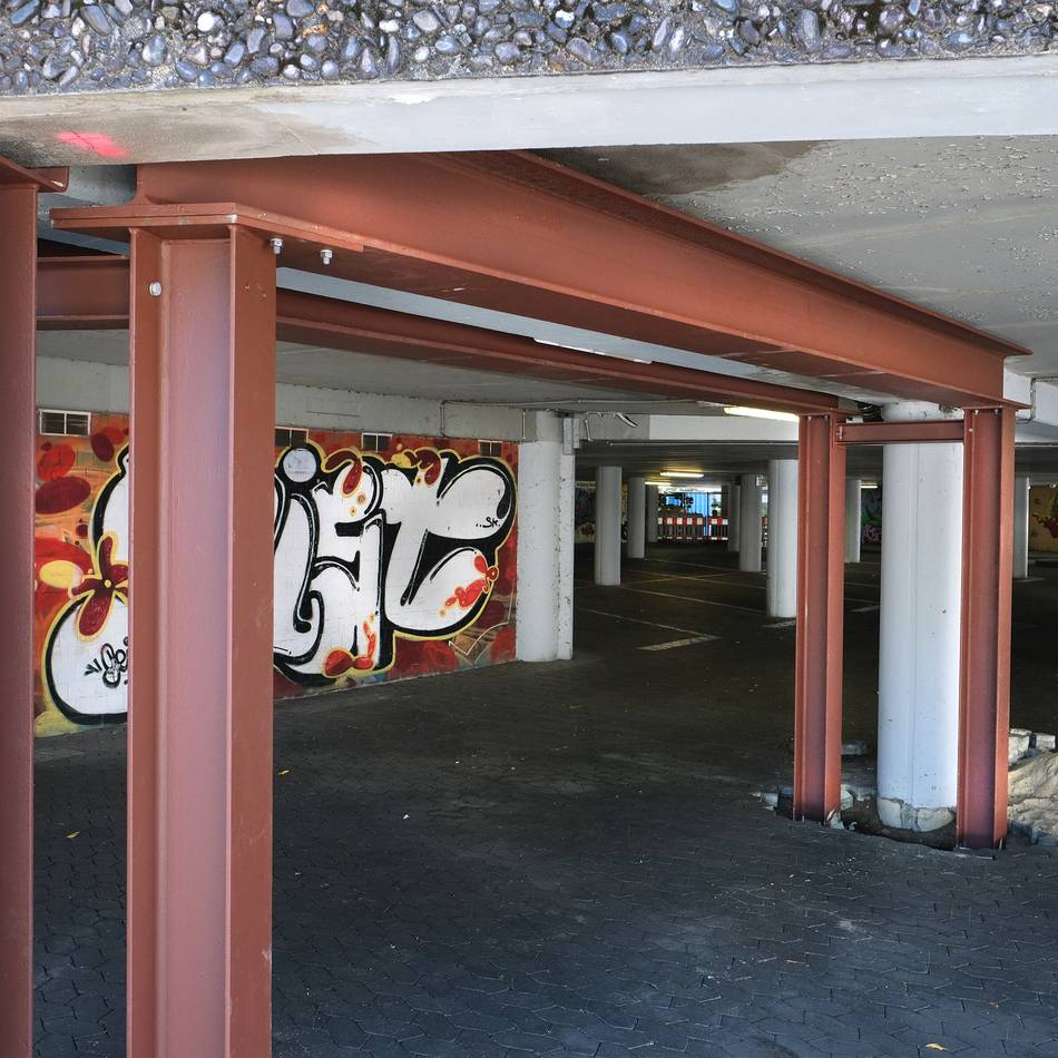 Parkplatz unter der Stadthalle: Schäden an tragenden Betonbauteilen entdeckt