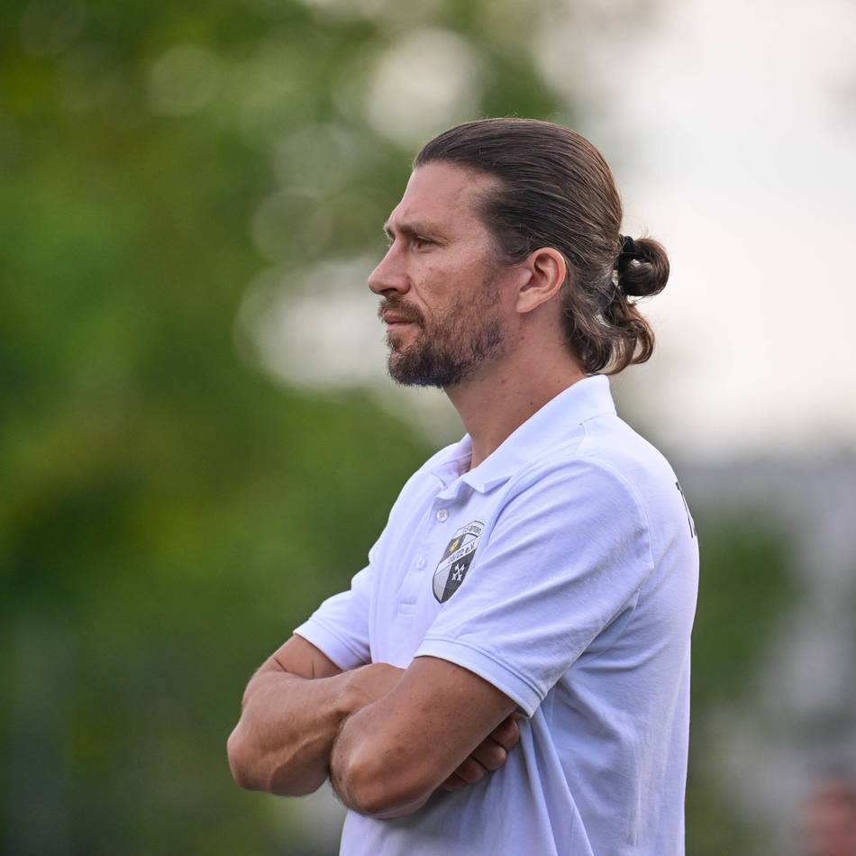 Favorit stolpert im Test: SV Menzelen schickt den TuS Xanten mit einer Niederlage nach Hause