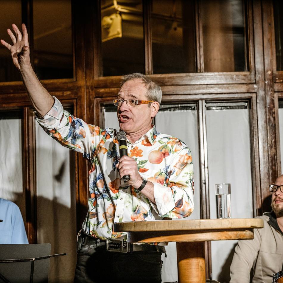 Kabarett in Düsseldorf: „Reiner Tisch“ ausnahmsweise nicht im Uerige – das ist der Grund