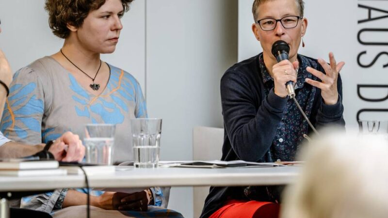Poesiefest im Heine-Haus: Sprache hilft gegen das Leid