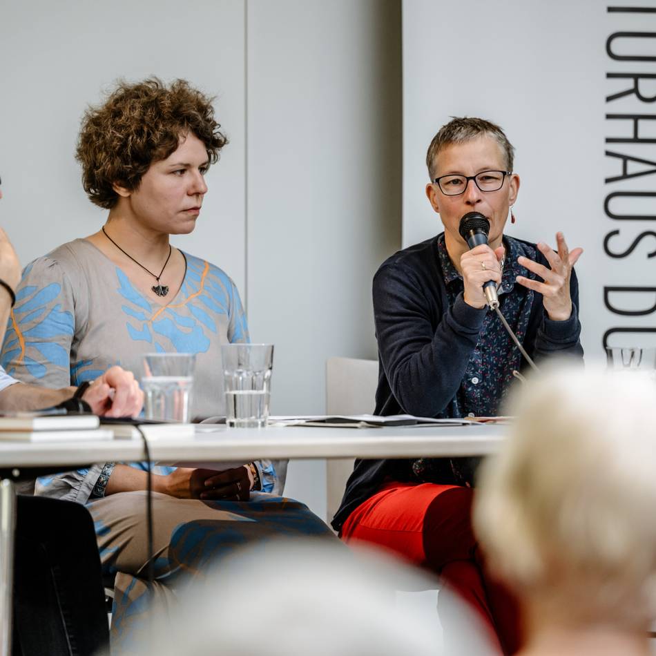 Poesiefest im Heine-Haus: Sprache hilft gegen das Leid