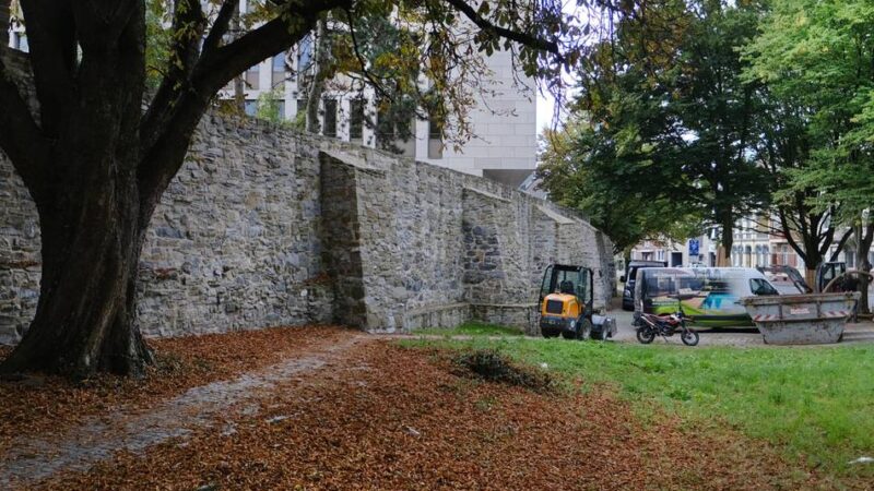 Maßnahme bereits gestartet: Unterer Wehrgang wird jetzt saniert