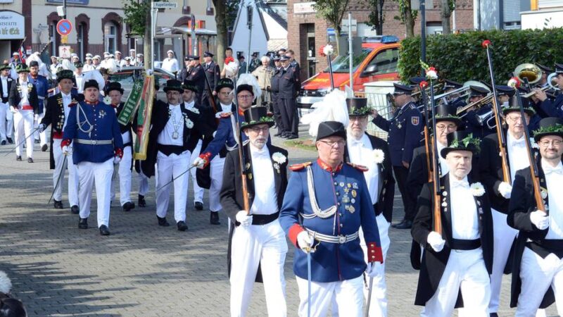 Schützenfest mit Herz in Dormagen: Ehefrau inspiriert Königsglück in Stürzelberg