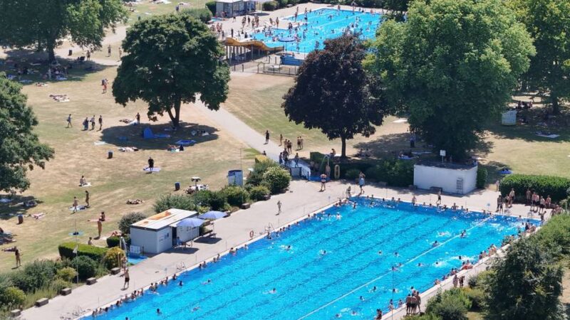 Schwimmen in Krefeld: Badezentrum in Bockum passt nach den Ferien die Öffnungszeiten an