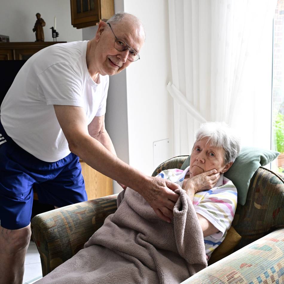 Mann (86) pflegt Ehefrau (85) in Mönchengladbach: „Manchmal fragt sie mich, wann ihr Vater sie abholt“