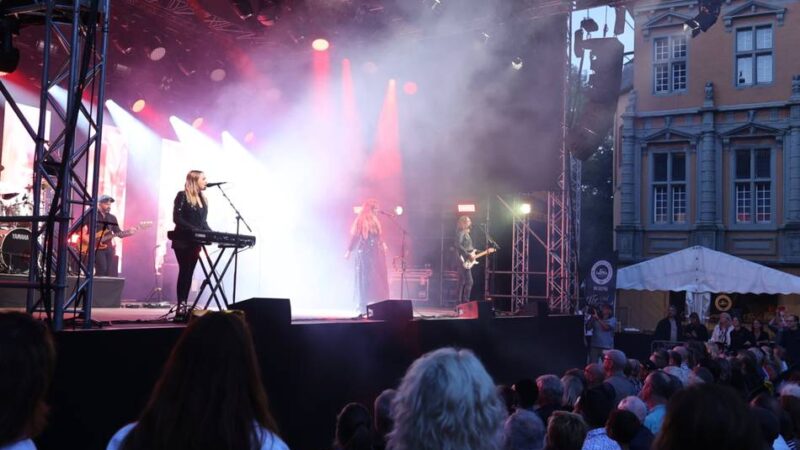 Sommermusik Schloss Rheydt: „Rumours of Fleetwood Mac” entführt mit alten Rock-Hits in die Vergangenheit
