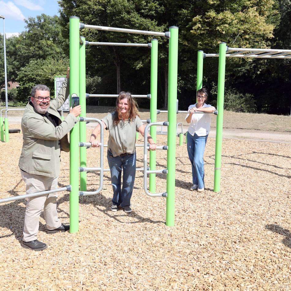 Im Park an der Burggrafenhalle: Mönchengladbachs neue Calisthenics-Anlage ist eröffnet