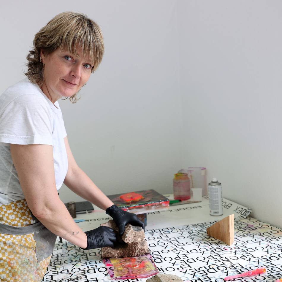 Künstlerin aus Mönchengladbach: „Als Mittfünfzigerin bewege ich mich auf dem Kunstmarkt eher in einer Grauzone“