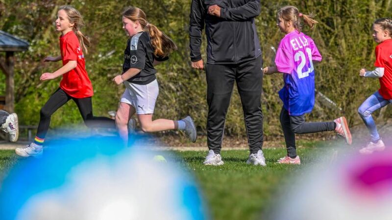 Fohlen Fußball-Camp: Ex-Profis trainieren mit dem Nachwuchs in Winnekendonk