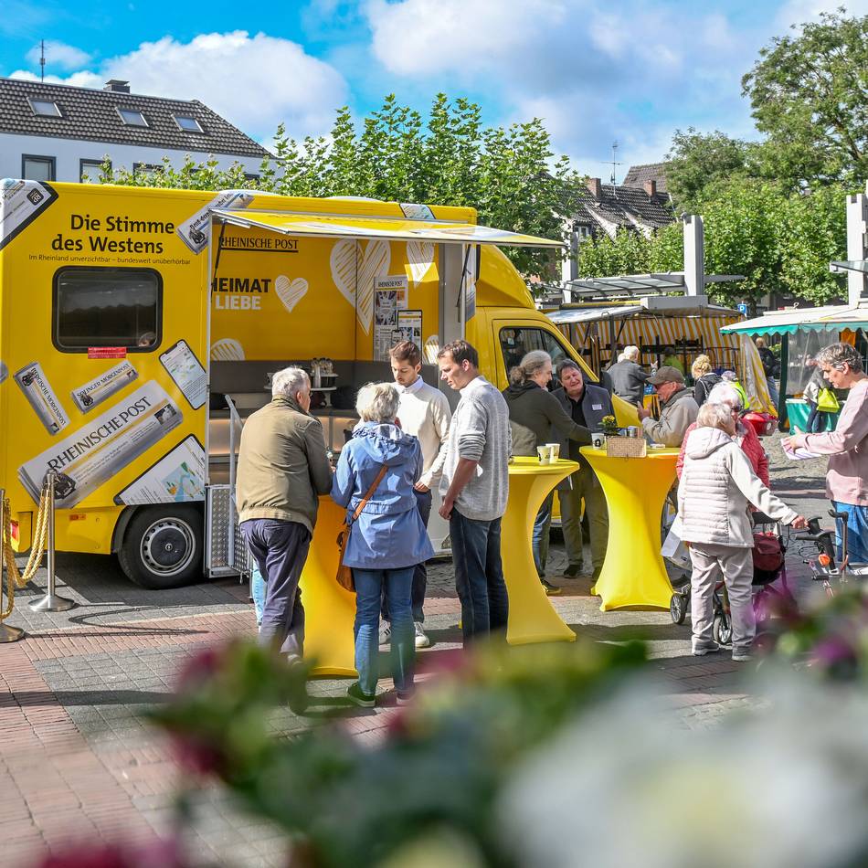 Wochenmarkt am Donnerstag: Mobile Redaktion der Rheinischen Post zu Gast in Straelen