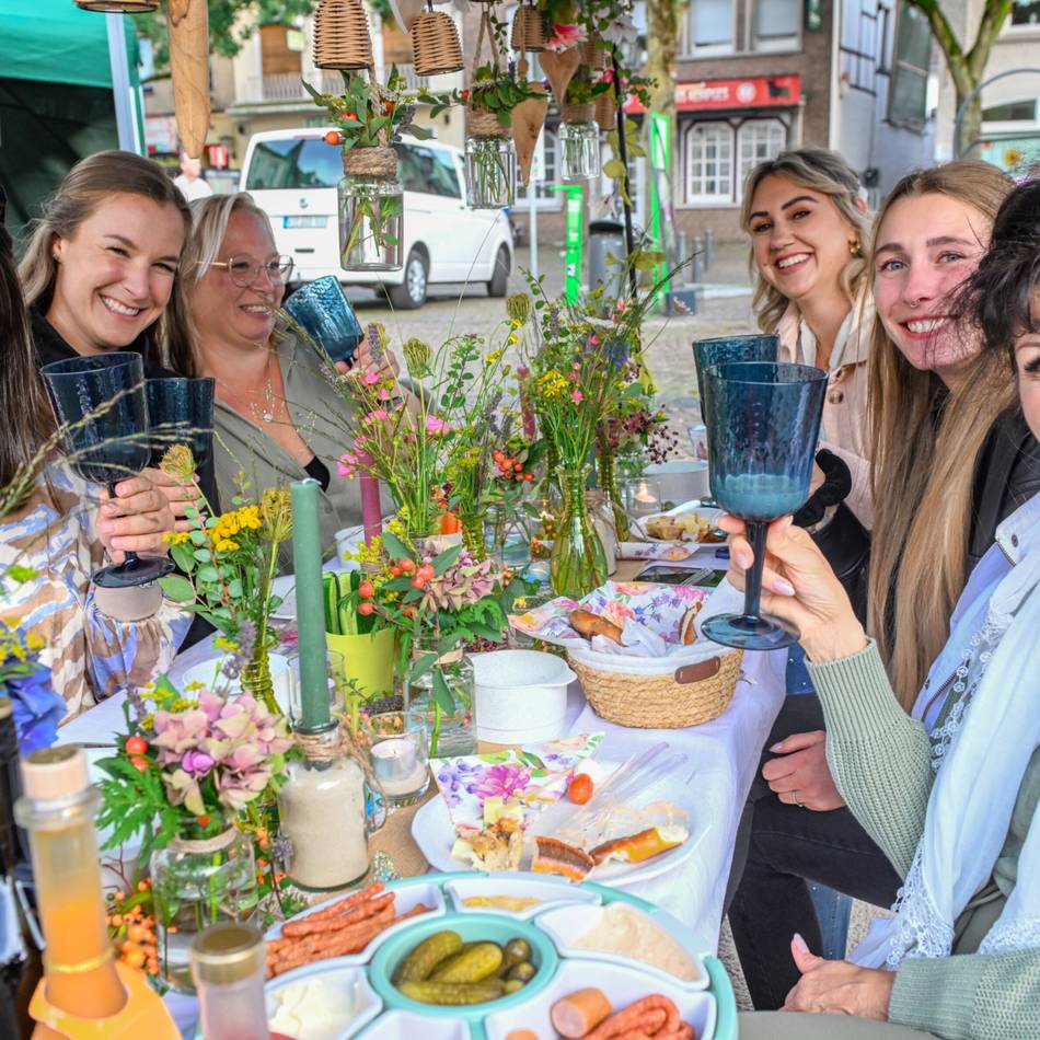 Romantische Sommernacht: Grefrather genießen Beisammensein bei jedem Wetter