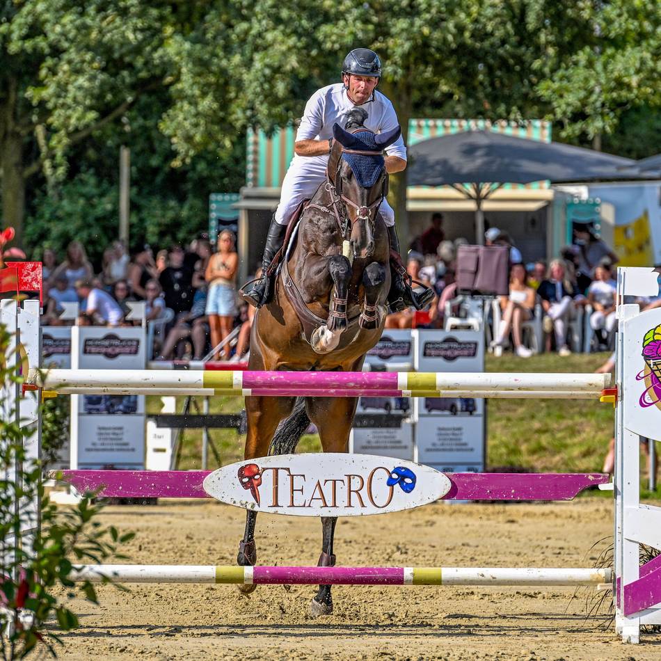 Sieg im S-Springen mit Stechen: Dieser Reiter triumphiert beim Sommerturnier des RV Straelen erneut
