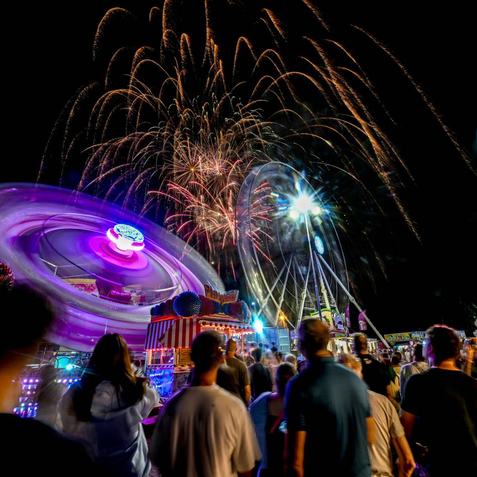 Konzerte, Feste & Events: Kirmes, Comedy und schicke Autos – so bunt werden die kommenden Monate in Moers