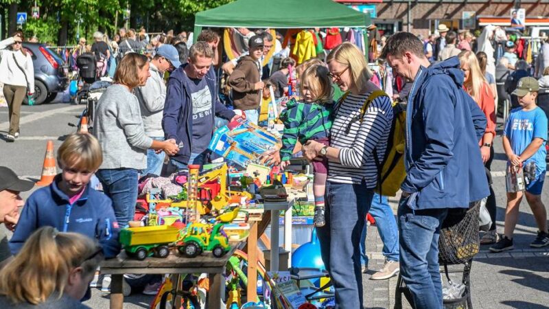 Traditioneller Trödel in Kempen: Auf Schnäppchenjagd auf dem Familientrödelmarkt
