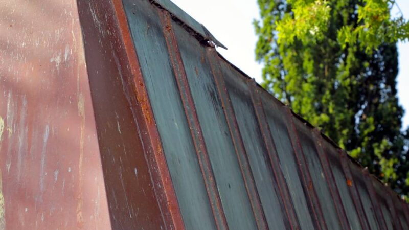 Vandalismus auf Xantener Friedhof: Kupferverkleidung von Trauerhalle gestohlen