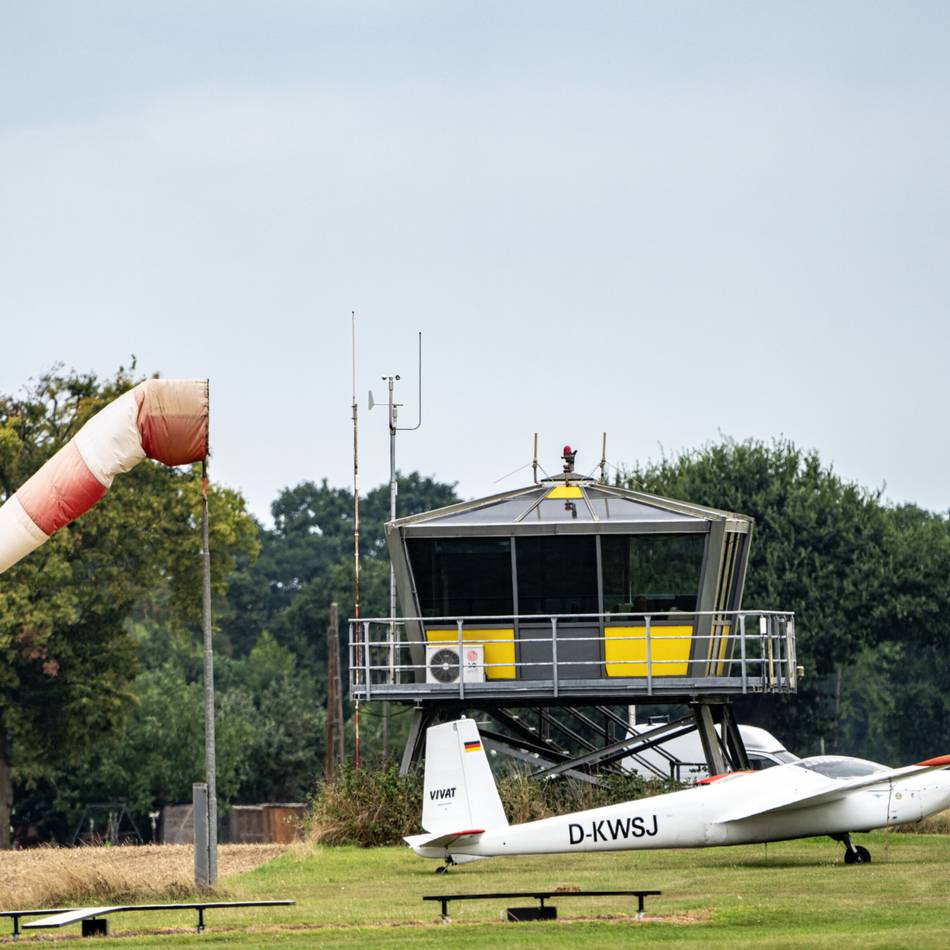 Zwei Tote bei Absturz: Luftsportverein Goch trauert nach Flugzeugabsturz in Kranenburg