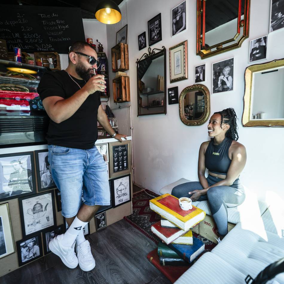 Bohne und Biss: Das wohl kleinste Café Düsseldorfs ist in Eller
