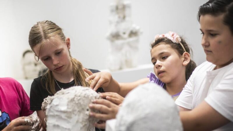 Kunstprojekt in Düsseldorf: Kinderkunst von Kopf bis Fuß