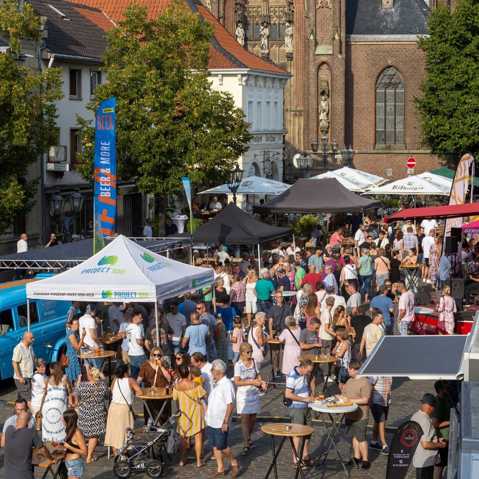 Fröhliche Stunden in Krefeld-Hüls: Feierabend auf dem Bubbelmaat