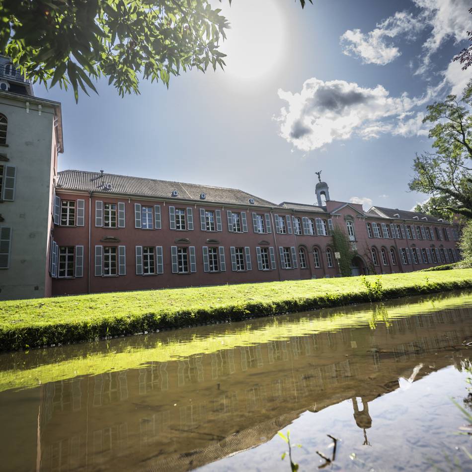 Prinz von Preußen Grundbesitz AG: Insolvenz erschüttert Schloss Kalkum in Düsseldorf