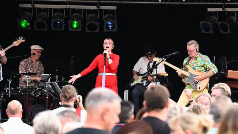 Open-Air-Konzertreihe in Hückeswagen: Heiße Schlagerparty „unterm Schloss“