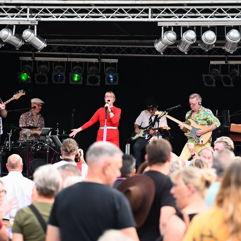 Open-Air-Konzertreihe in Hückeswagen: Heiße Schlagerparty „unterm Schloss“
