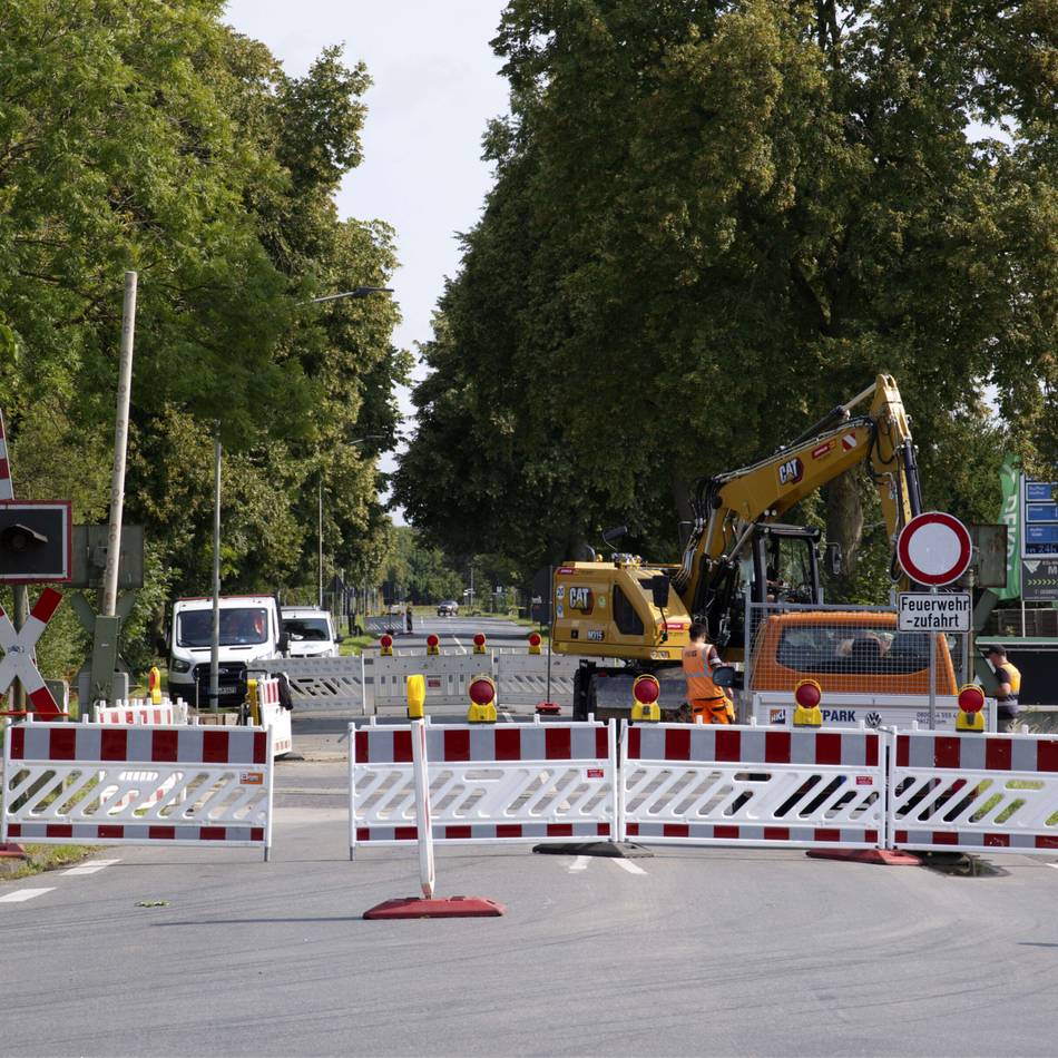 Gemeinde Alpen informiert: Arbeiten am Bahnübergang Weseler Straße verzögern sich