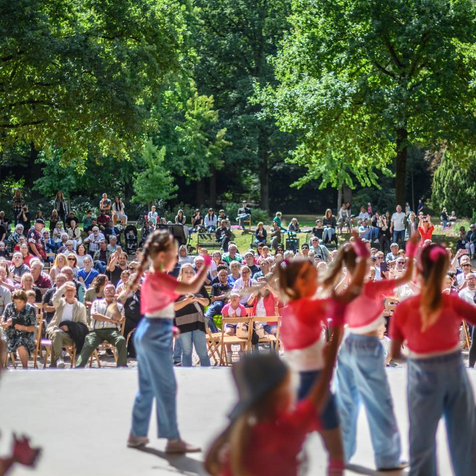 Open-Air-Festival in Kleve: Sonnige Klänge im Spätsommer des Forstgartens