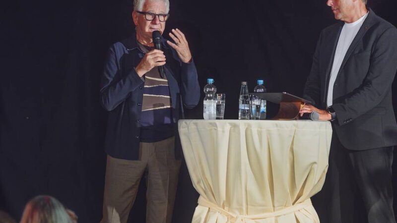 Vortrag im Spiegelzelt Kleve: „Sei ein Mensch“ – Marcel Reif appelliert an die junge Generation