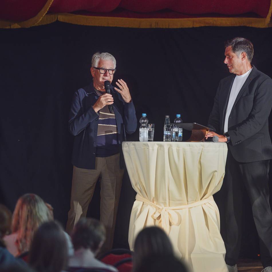 Vortrag im Spiegelzelt Kleve: „Sei ein Mensch“ – Marcel Reif appelliert an die junge Generation