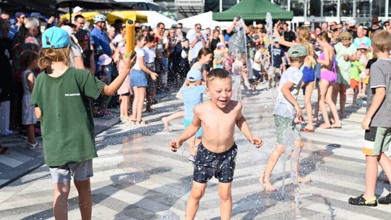 Einweihung des Bahnhofsplatzes: Hückeswagens neuer „Platz der Begegnung“