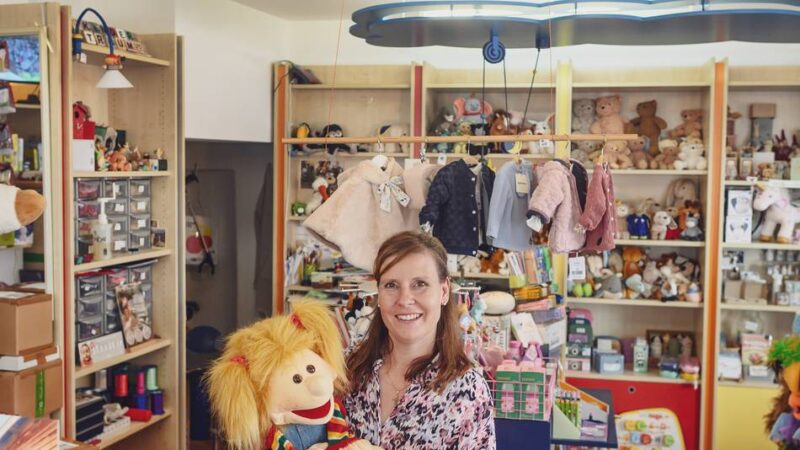 Nach Brandstiftung in Kleve: Spielwarenladen „Kindertraum“ feiert 20-Jähriges – und die Rückkehr zur Normalität