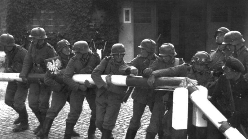 Podiumsgespräch in Moers: Über Gehorsam und Befehlsverweigerung im Krieg