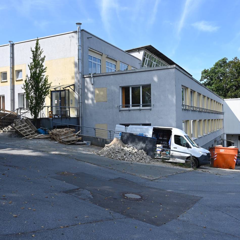 Neues Gebäude für Martin-Buber-Schule zum Schuljahresbeginn nicht fertig: „Der Kreis soll endlich ehrliche Ziele setzen“