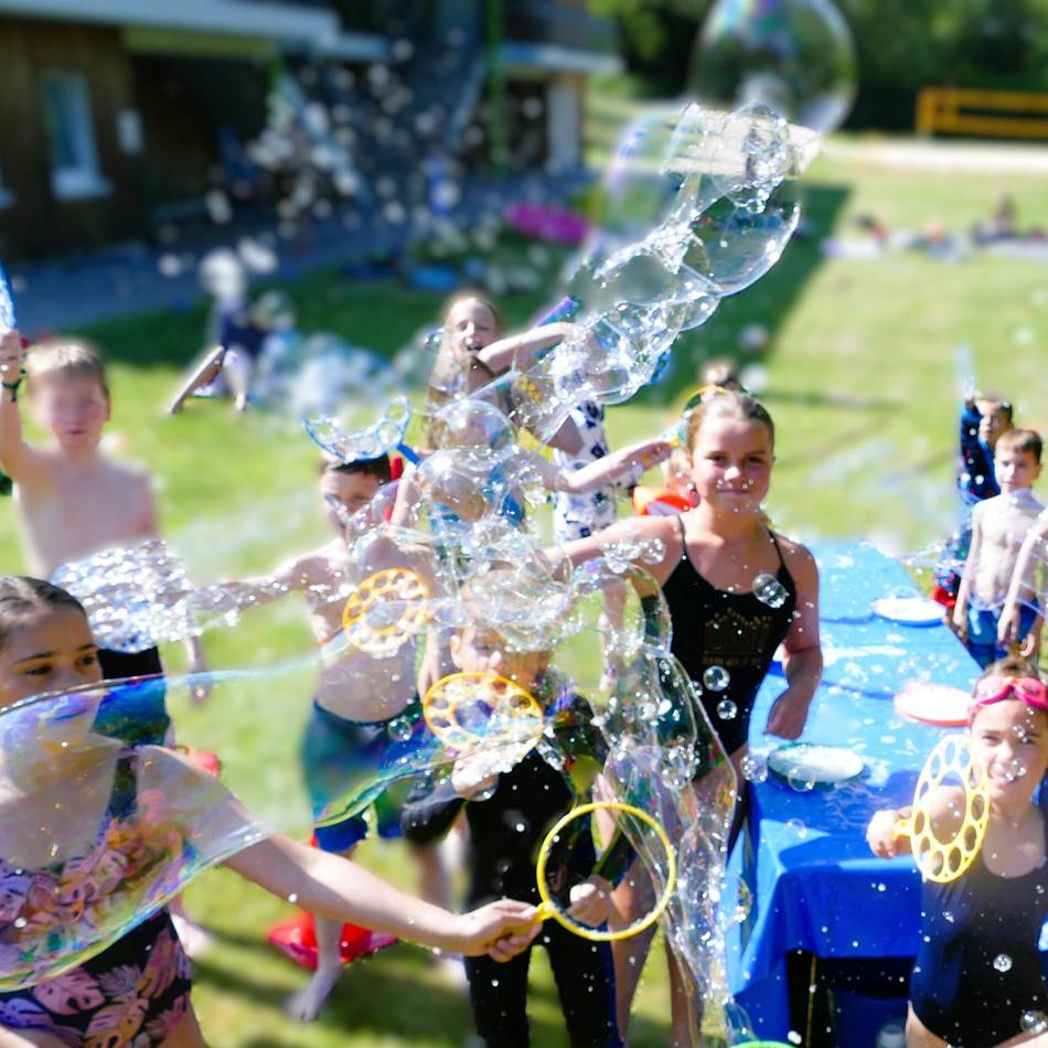 Am 10. August mit Discoteam: Sommer in Kevelaer mit Pool-Party im Freibad