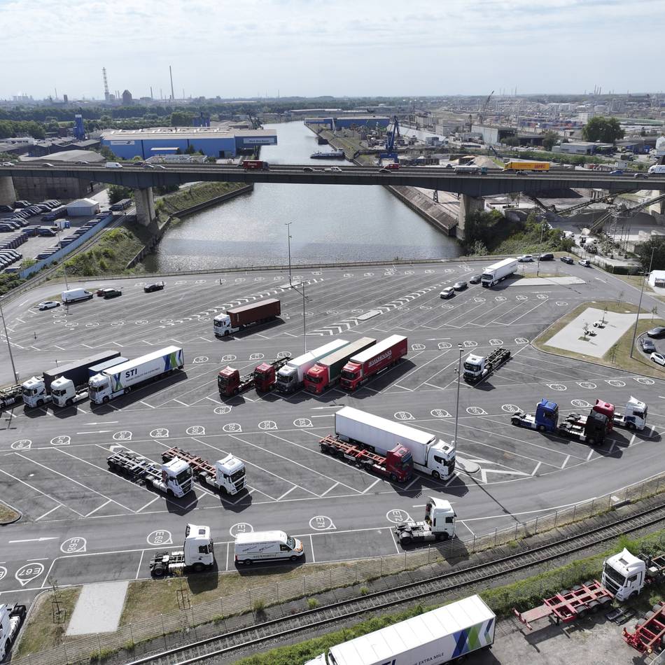 Neues Projekt im Duisburger Hafen: Digital betriebener Parkplatz soll Wohngebiete entlasten