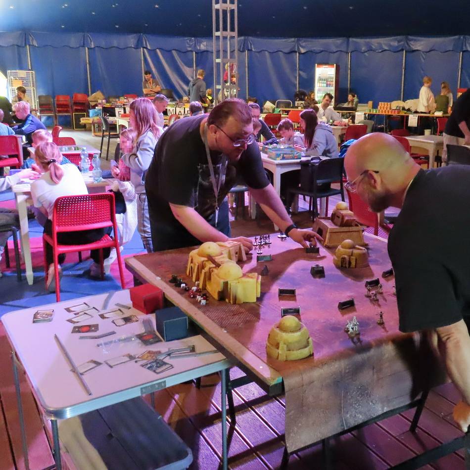 Veranstaltung in Hinsbeck: Spielecafé Jungbrunnen mit „Nettetal Spielt“ im Zirkuszelt