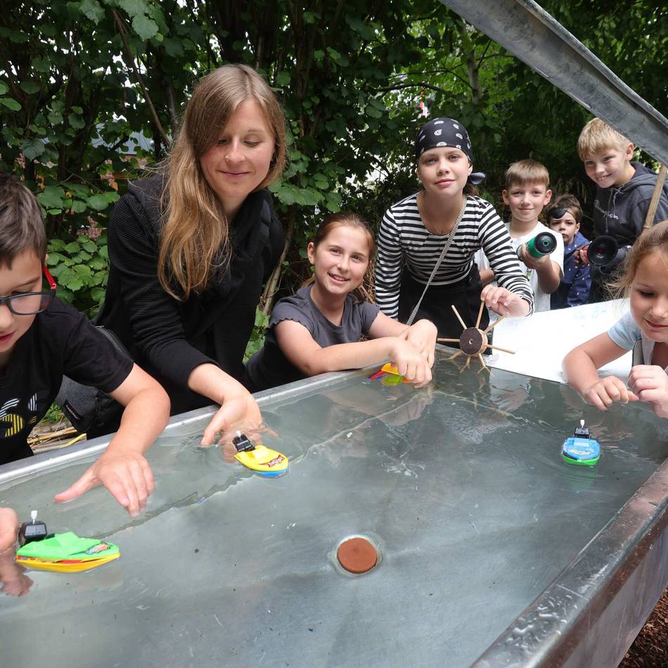 Wasserspielplatz im Leverkusener Jugendzentrum Bunker: Das Element Wasser hautnah erleben