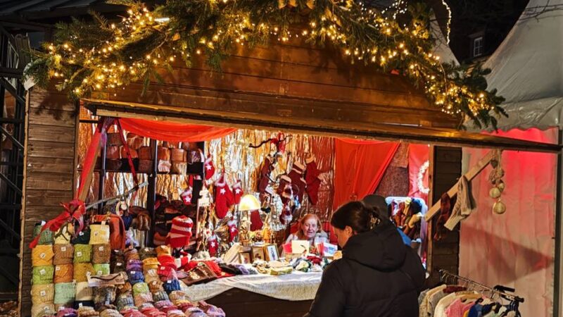 Adventsstimmung in der City: Weihnachtstreff bietet festliche Bühne für lokale Aussteller