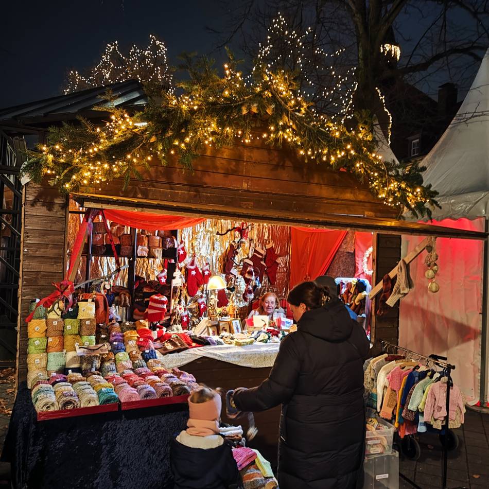 Adventsstimmung in der City: Weihnachtstreff bietet festliche Bühne für lokale Aussteller