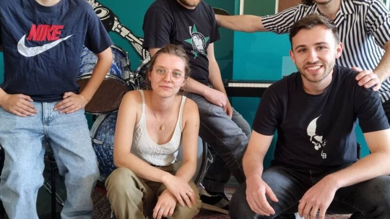 Projekt in Grevenbroich: Musiker lassen das Café Kultus erklingen