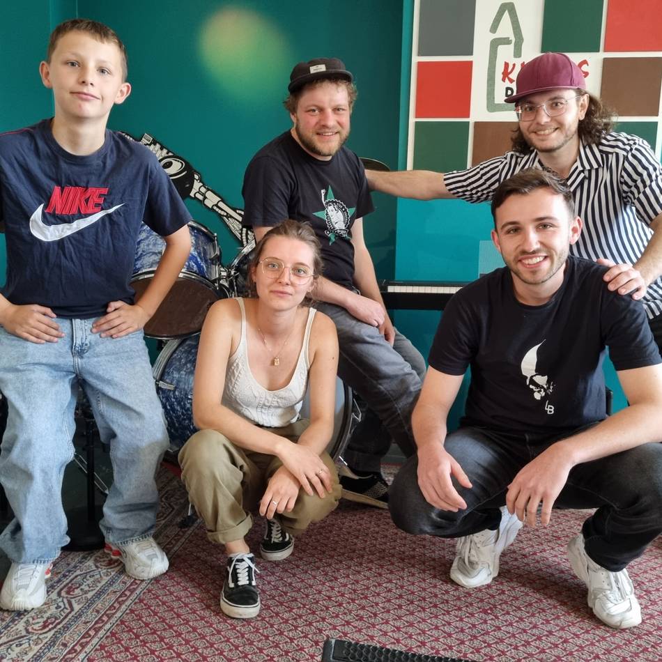 Projekt in Grevenbroich: Musiker lassen das Café Kultus erklingen