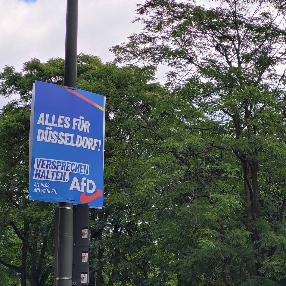 Wahlplakat für Kommunalwahl: Spielt die AfD Düsseldorf mit einer Nazi-Parole?