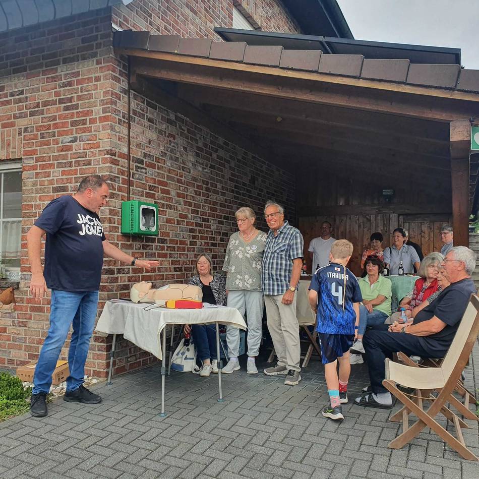 Öffentlich zugänglicher Defibrillator in Sonsbeck: Ein Lebensretter als Dankeschön