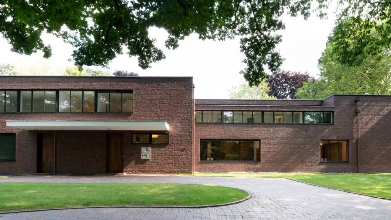 Kunst und Architektur in Krefeld: Führungen durch die ikonischen Häuser Lange und Esters