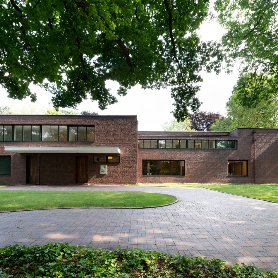 Kunst und Architektur in Krefeld: Führungen durch die ikonischen Häuser Lange und Esters