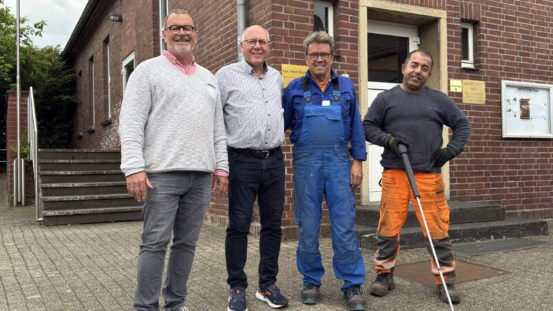 Ungewöhnliche Aktion in Dormagen: Bunte Blumen für mehr Sicherheit im Walddorf